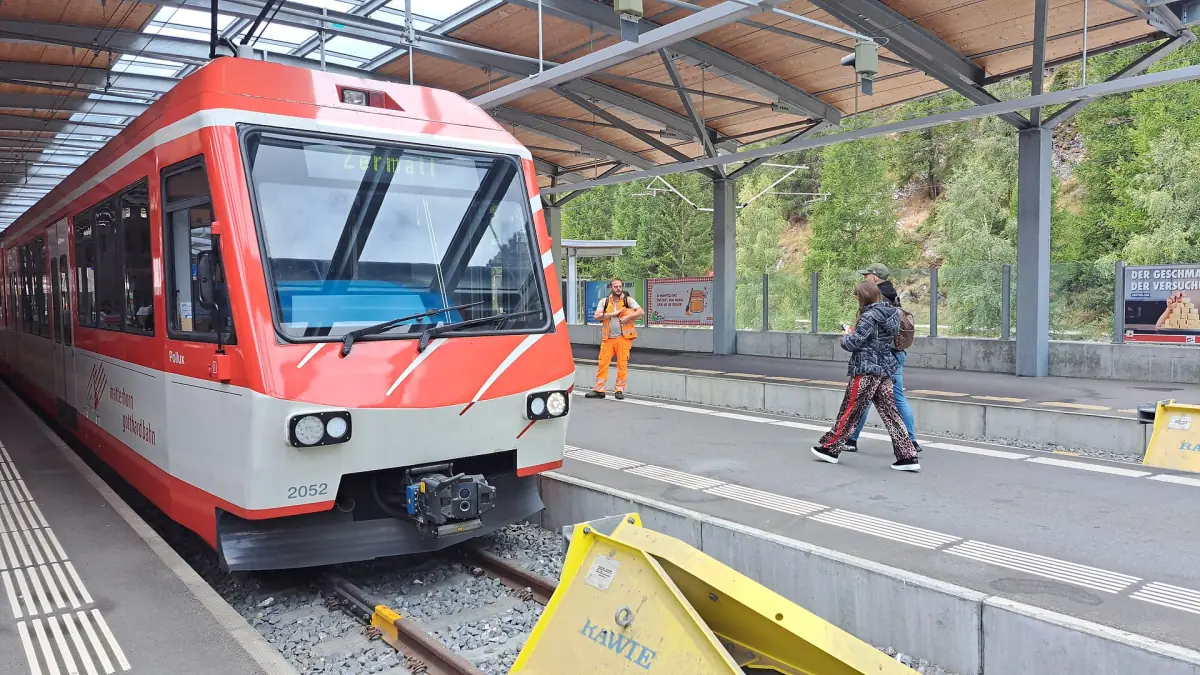 A shuttle train at Täsch station